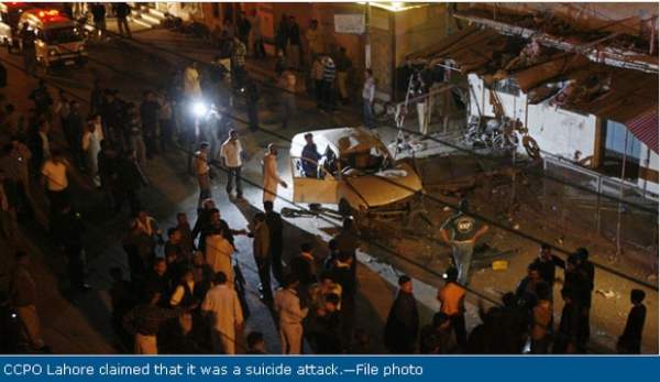 bomb_blast_at_data_datrbar_lahore.jpg